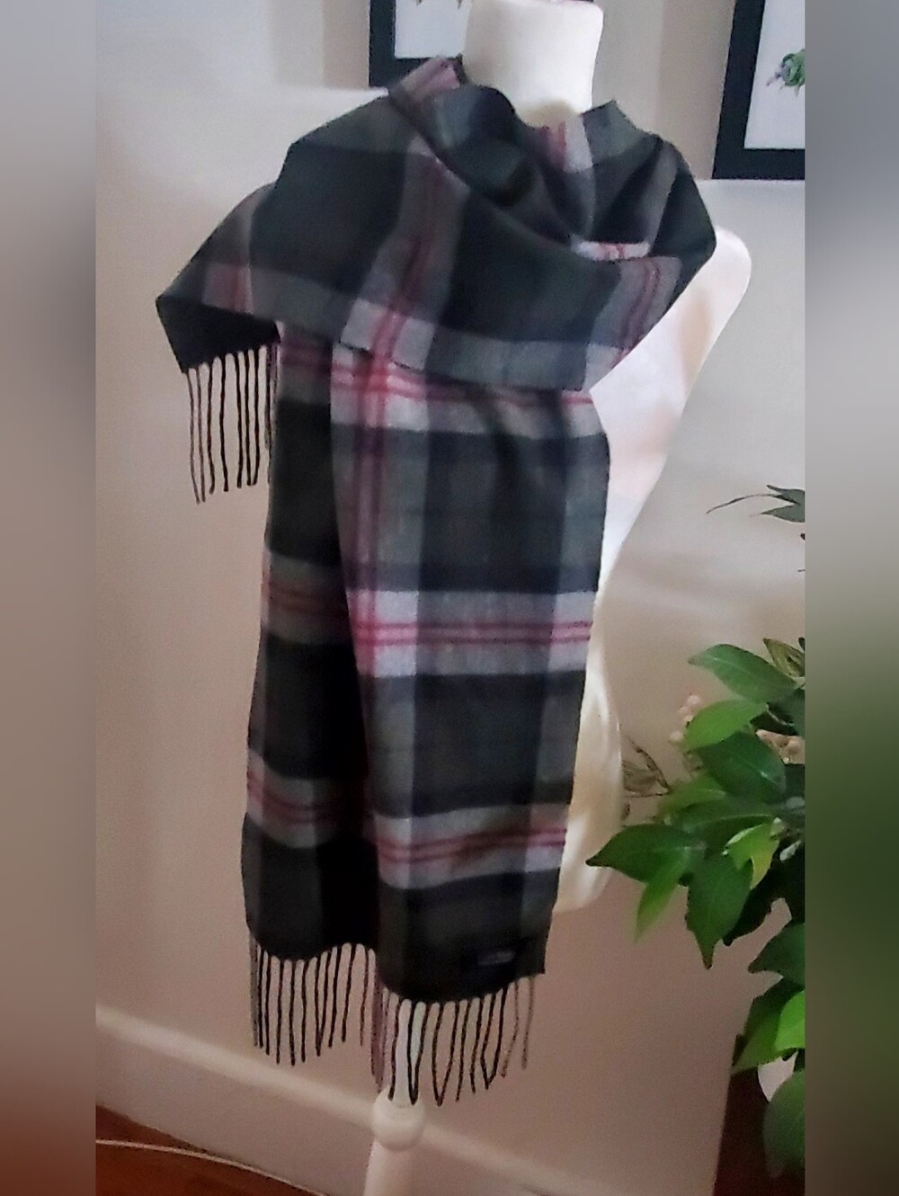 100% Cashmere Club Room Gray Plaid Fringe Scarf with Red Stripe